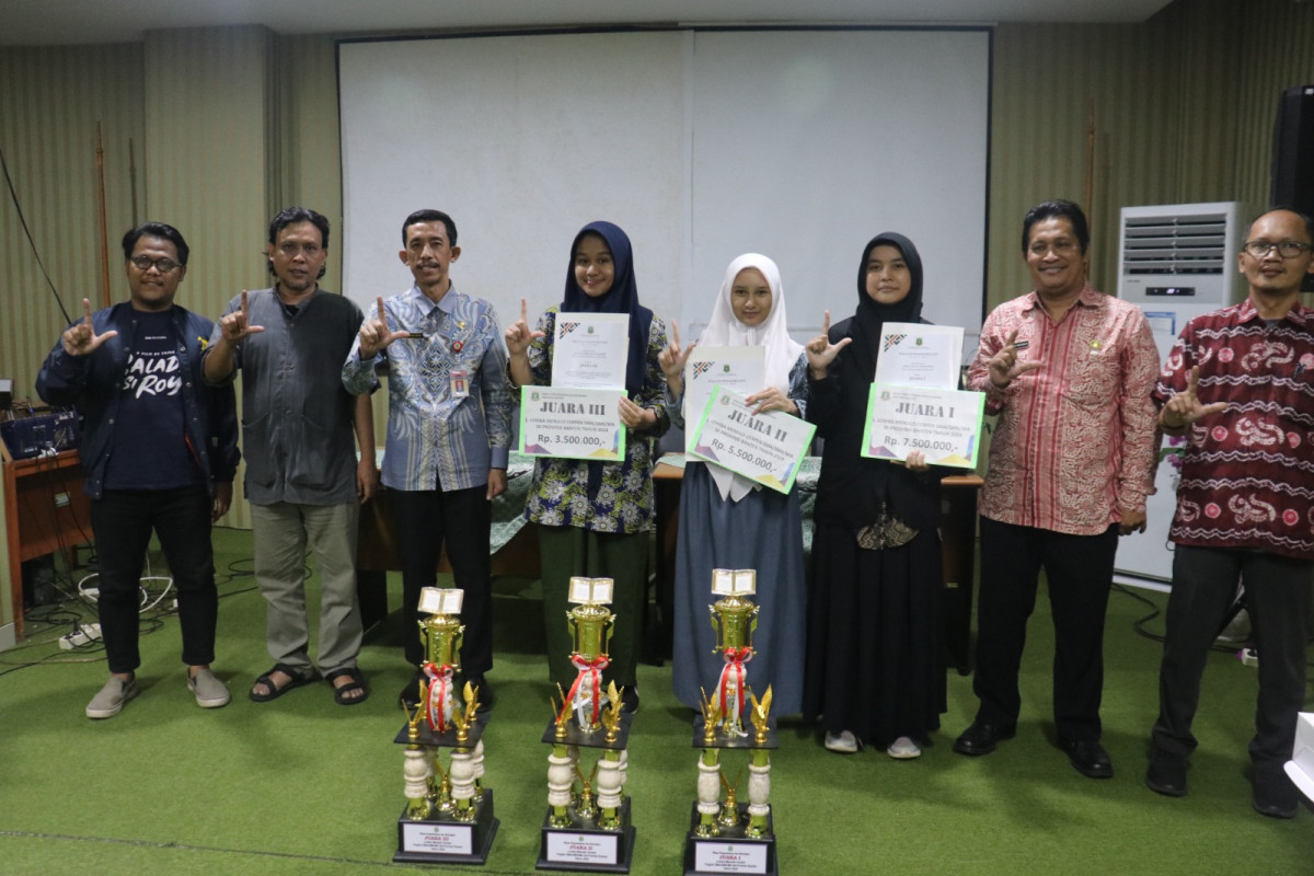 Penyerahan Hadiah Lomba Penulis Cerpen