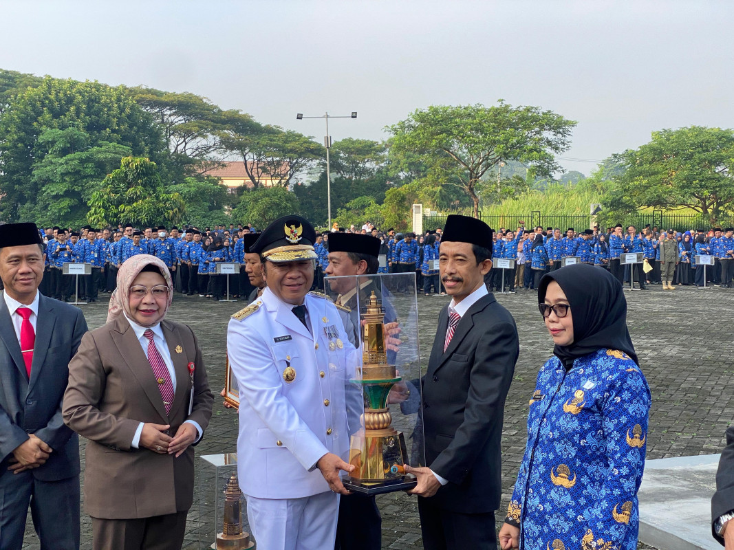 Kepala DPK Provinsi Banten Menerima Penghargaan Pemenang Inovasi Pelayanan Publik
