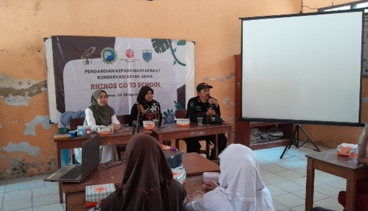 Rhinos Go To School : Program Literasi Lingkungan dalam Upaya Konservasi Badak Jawa