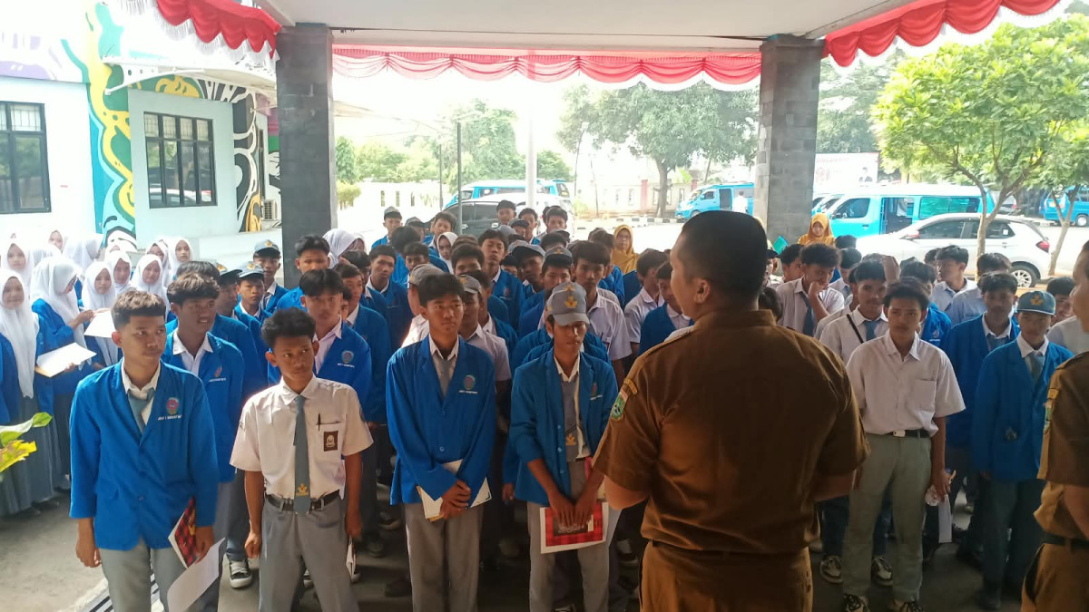 PERPUSTAKAAN SEBAGAI RUANG PEMBELAJARAN UNTUK MEMBANGUN KETERAMPILAN LITERASI INFORMASI SISWA