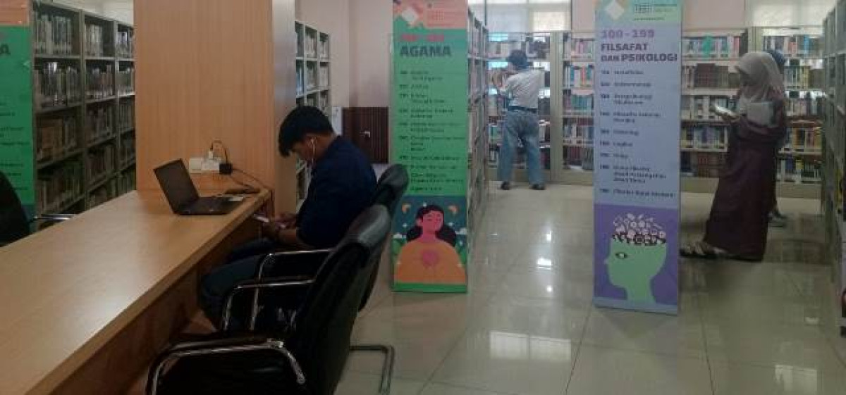 Melawan Badai Informasi: Membentuk Pembaca Kritis di Tengah Maraknya Konten Media Sosial