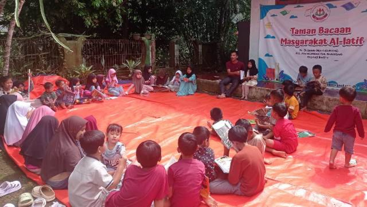 Pegiat Literasi Taman Bacaan Masyarakat di “Gaji Sajuta”