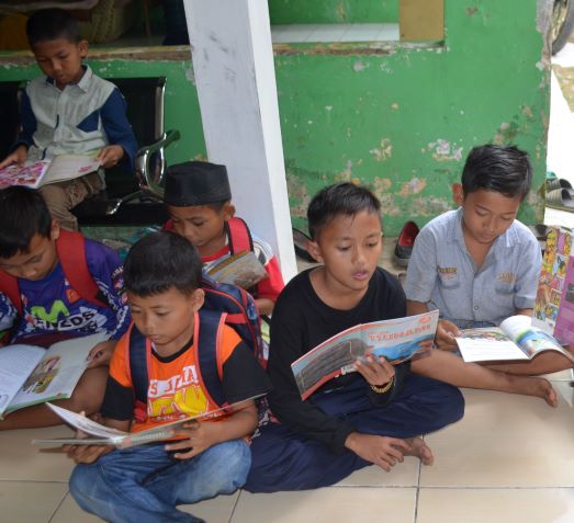 MEMBACA DAN BELAJAR SEPANJANG HAYAT