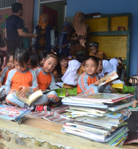 TAMAN BACA MASYARAKAT (TBM) : Sebuah Resolusi Peradaban?