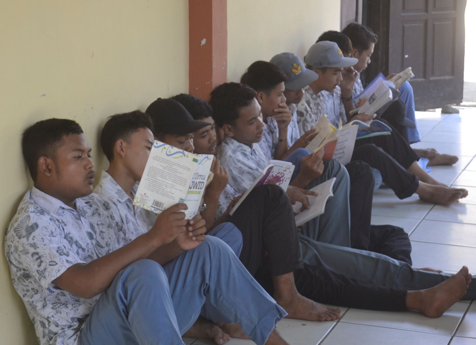 MEMOTIVASI DIRI UNTUK MEMBACA