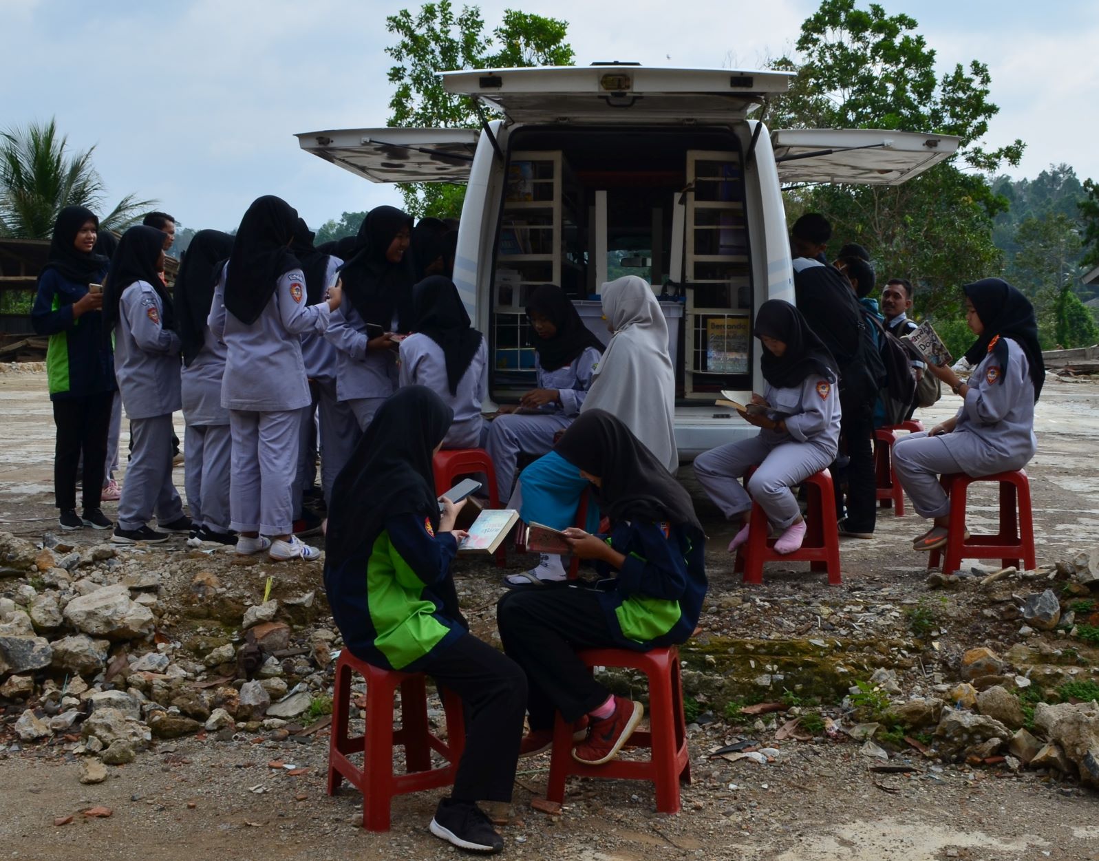 PERAN MASYARAKAT DALAM PENGEMBANGAN PERPUSTAKAAN