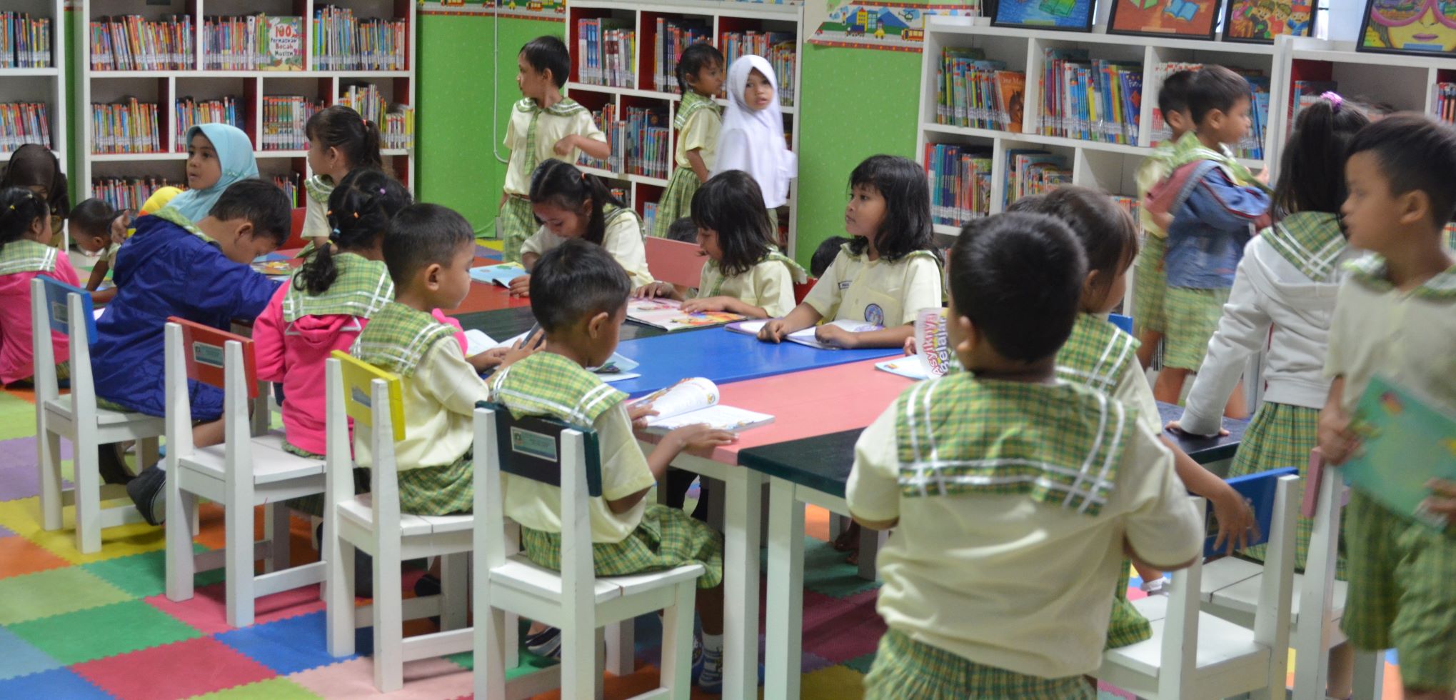 BUKU DAN MINAT BACA ANAK