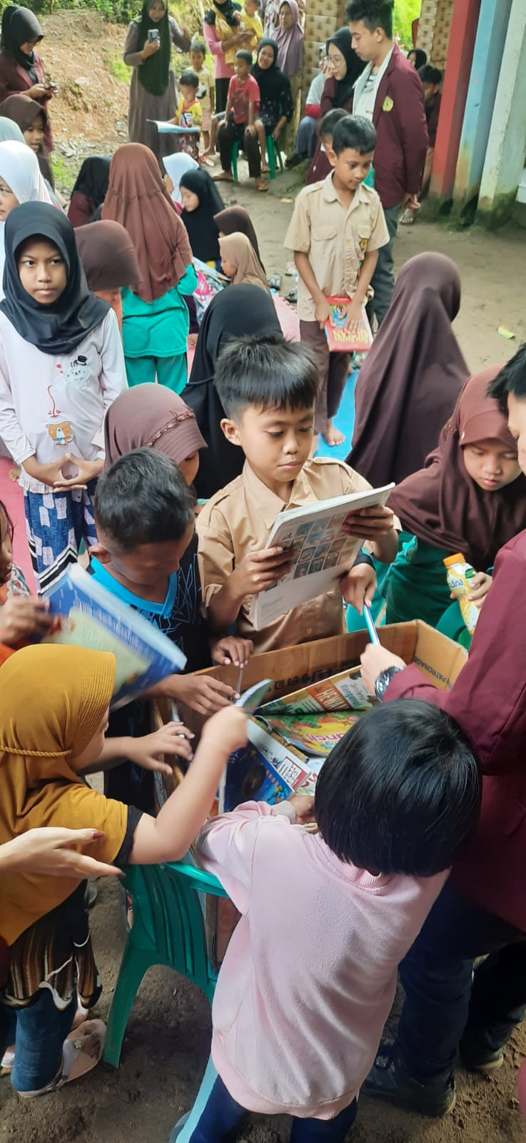 Perpustakaan dan Penguatan Literasi Masyarakat